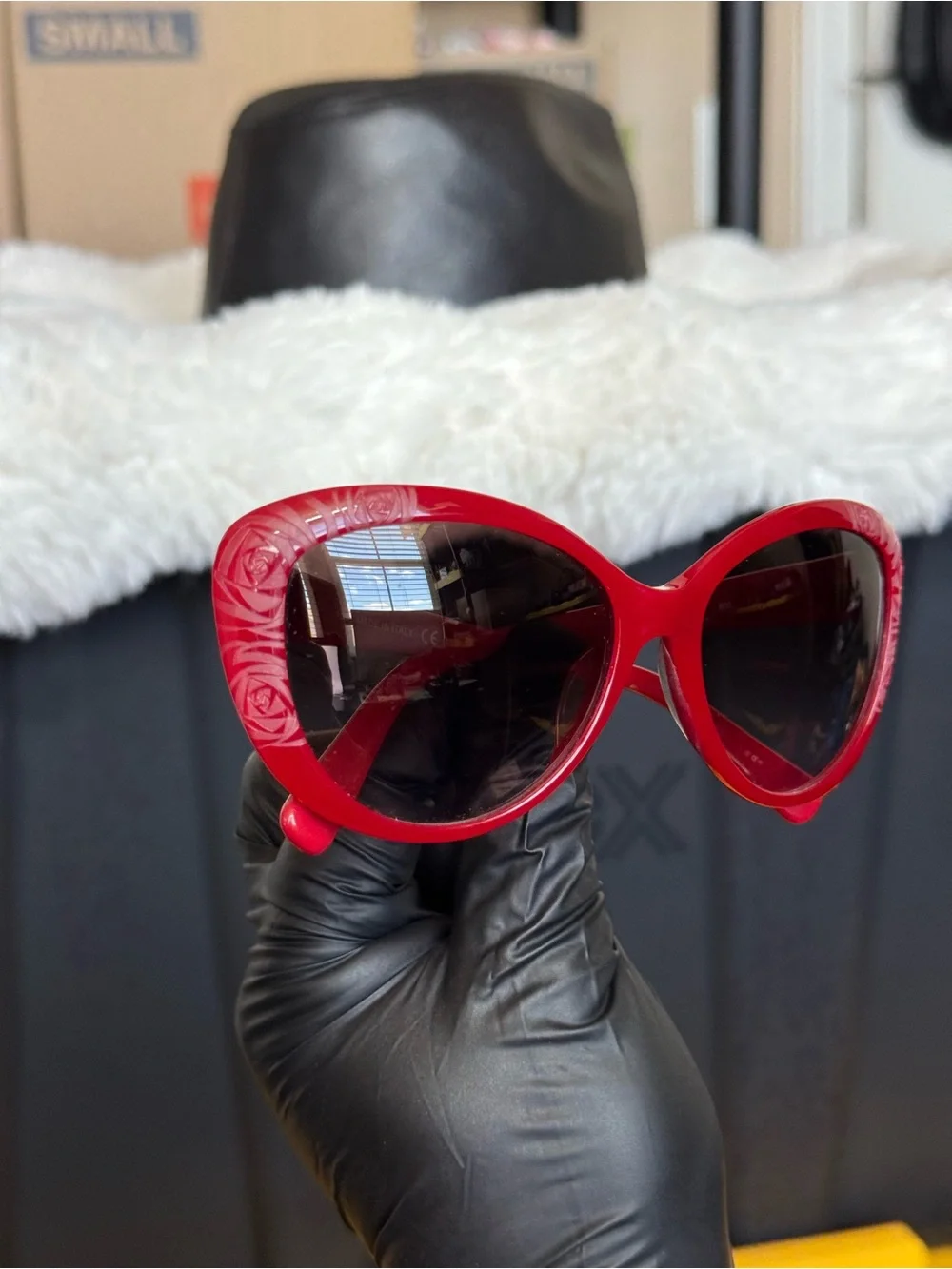 Valentino V617S Red Cat-Eye Women’s Sunglasses Floral Sculpting Italy Rare Pair